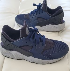 Nike Air Hurrache mens size 10, blue.